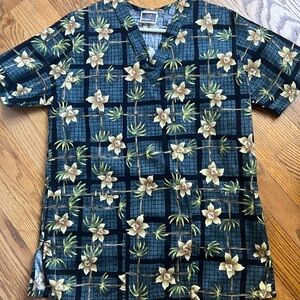 Los Angeles Rose Vneck 2 pocket scrub top . Floral szS